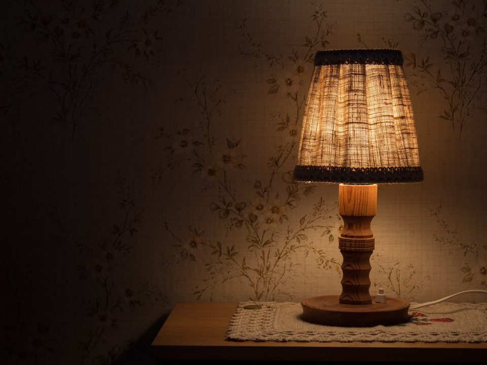 Comment choisir la lampe de chevet idéale pour votre chambre